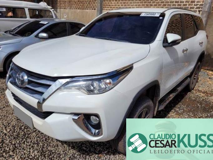 TOYOTA HILUX SW4 19/19